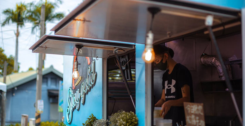 How the Right Fulfillment Partner Ensures Food and Drinks Arrive On Time for Game Night