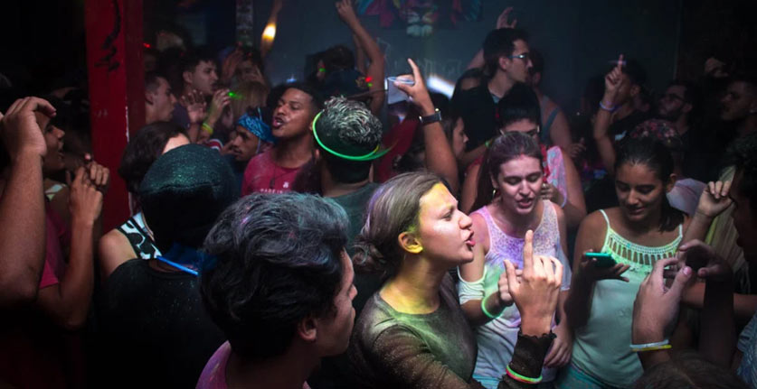 How to Plan the Perfect House Party in 7 Days