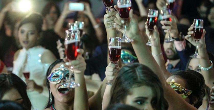 The Best And Funniest Drinking Games You Can Try At Prom
