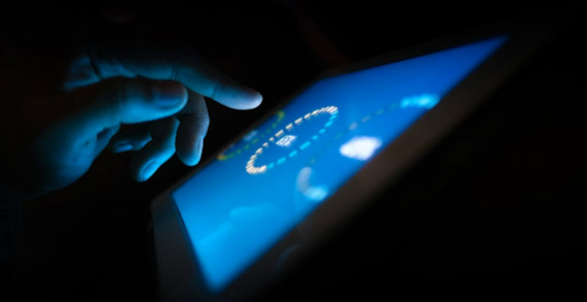 hand using touchscreen tablet